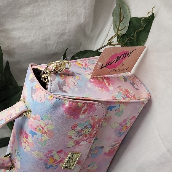 BETSEY JOHNSON LUV BETSEY CROSSBODY - Picture 4 of 9